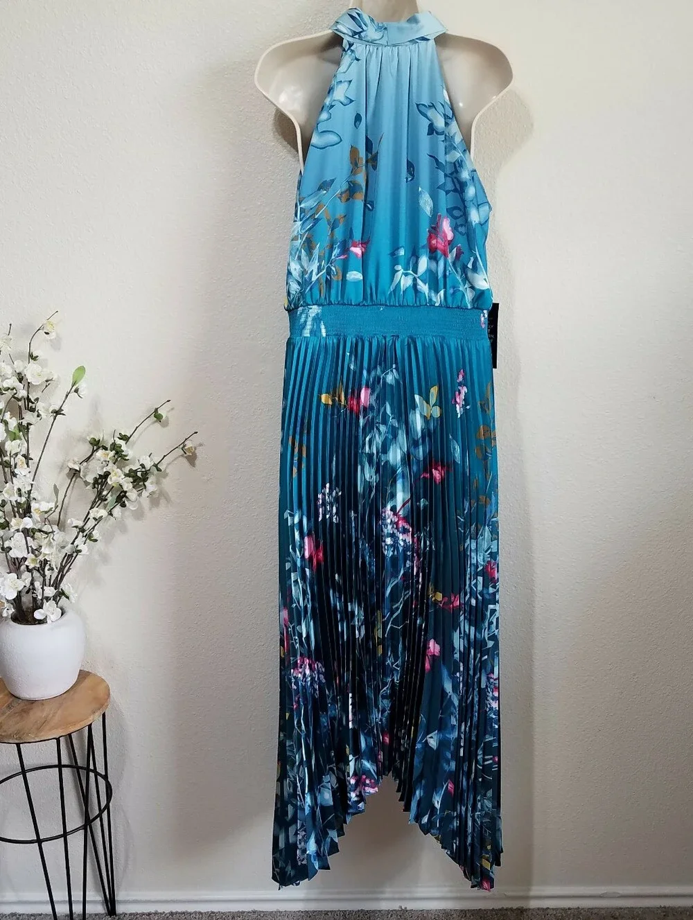 WHBM Sleeveless Shawl Neck Pleated Midi Dress - Picture 7 of 11